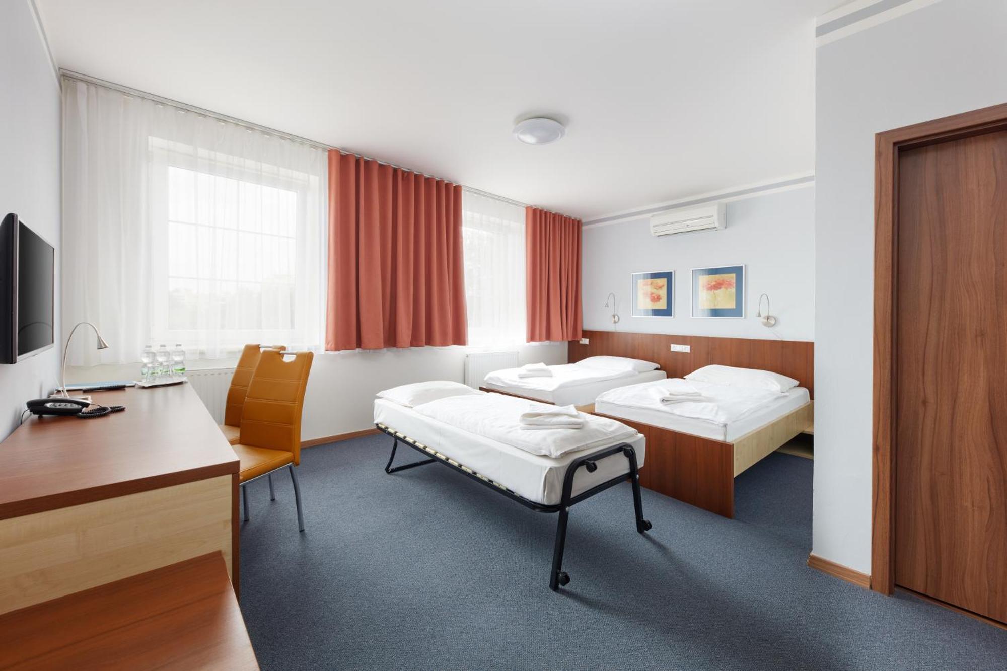 Hotel Nikolas Острава Екстер'єр фото