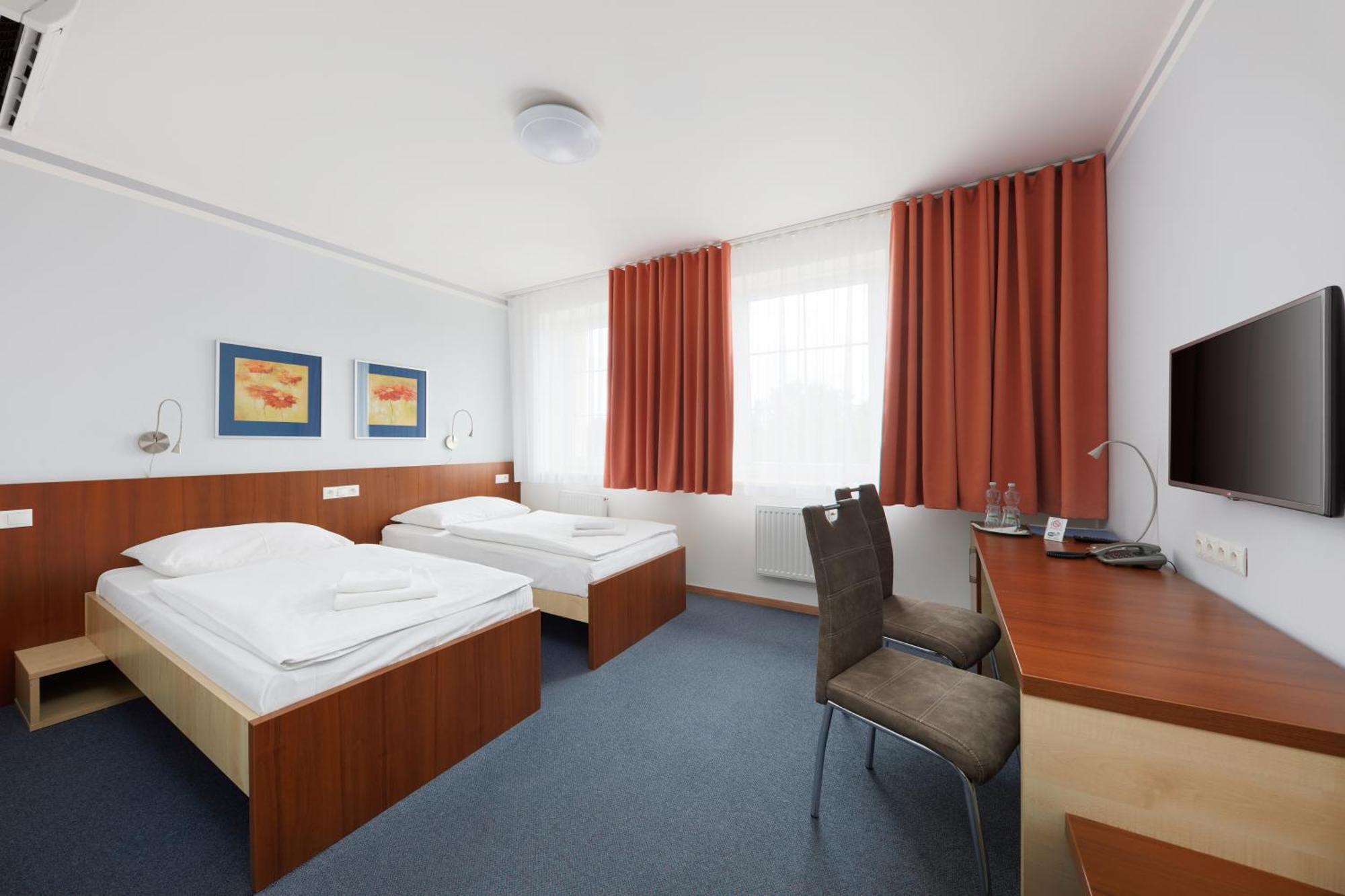 Hotel Nikolas Острава Екстер'єр фото