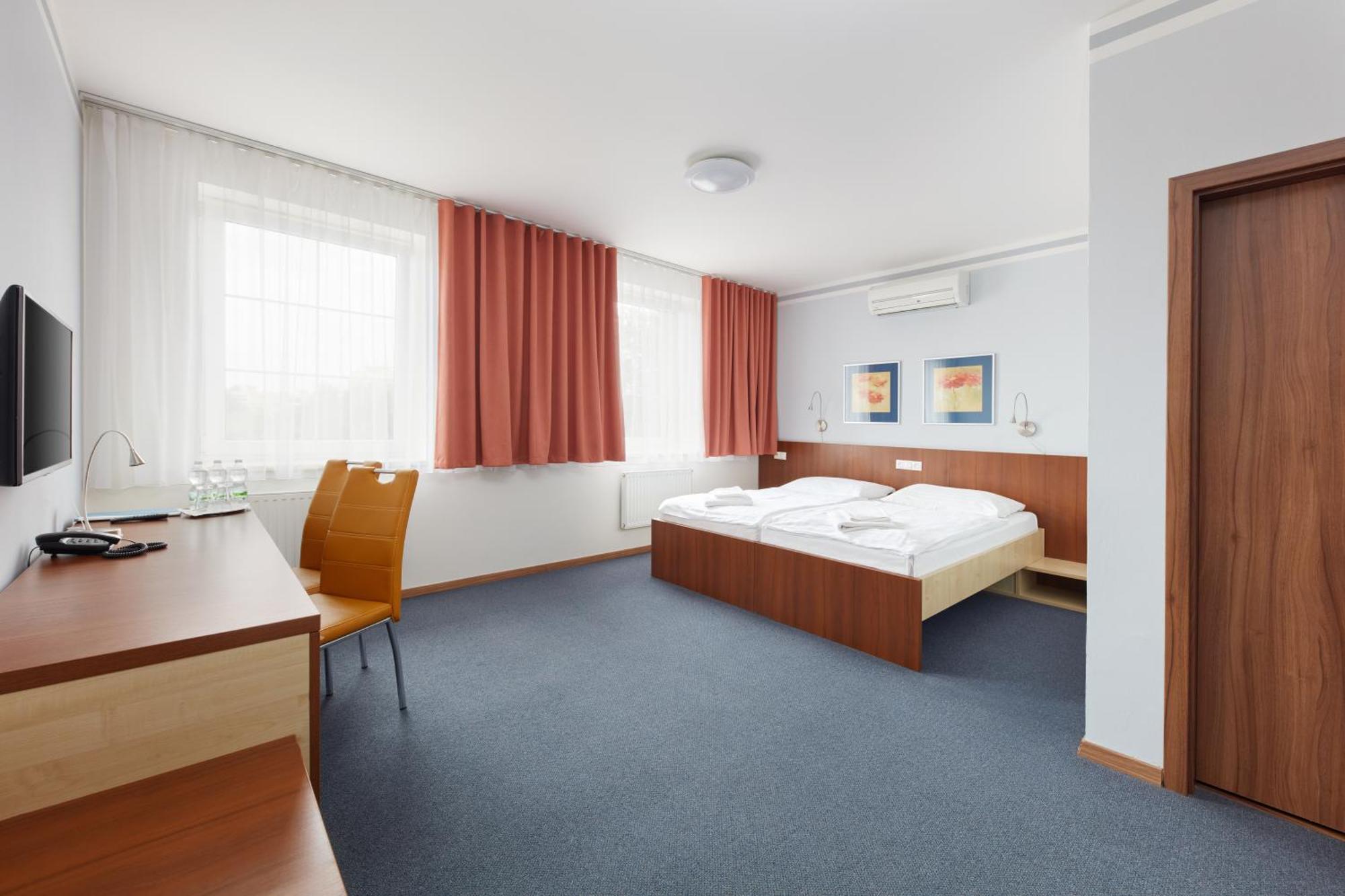 Hotel Nikolas Острава Номер фото