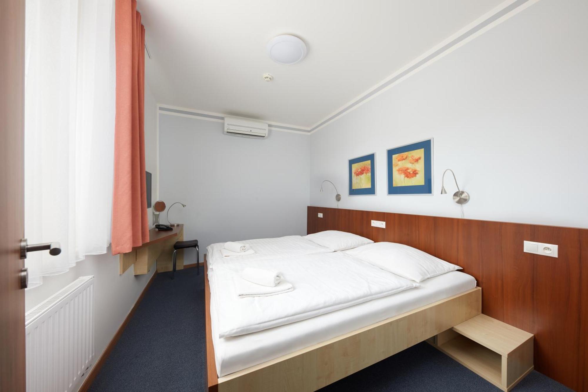 Hotel Nikolas Острава Екстер'єр фото