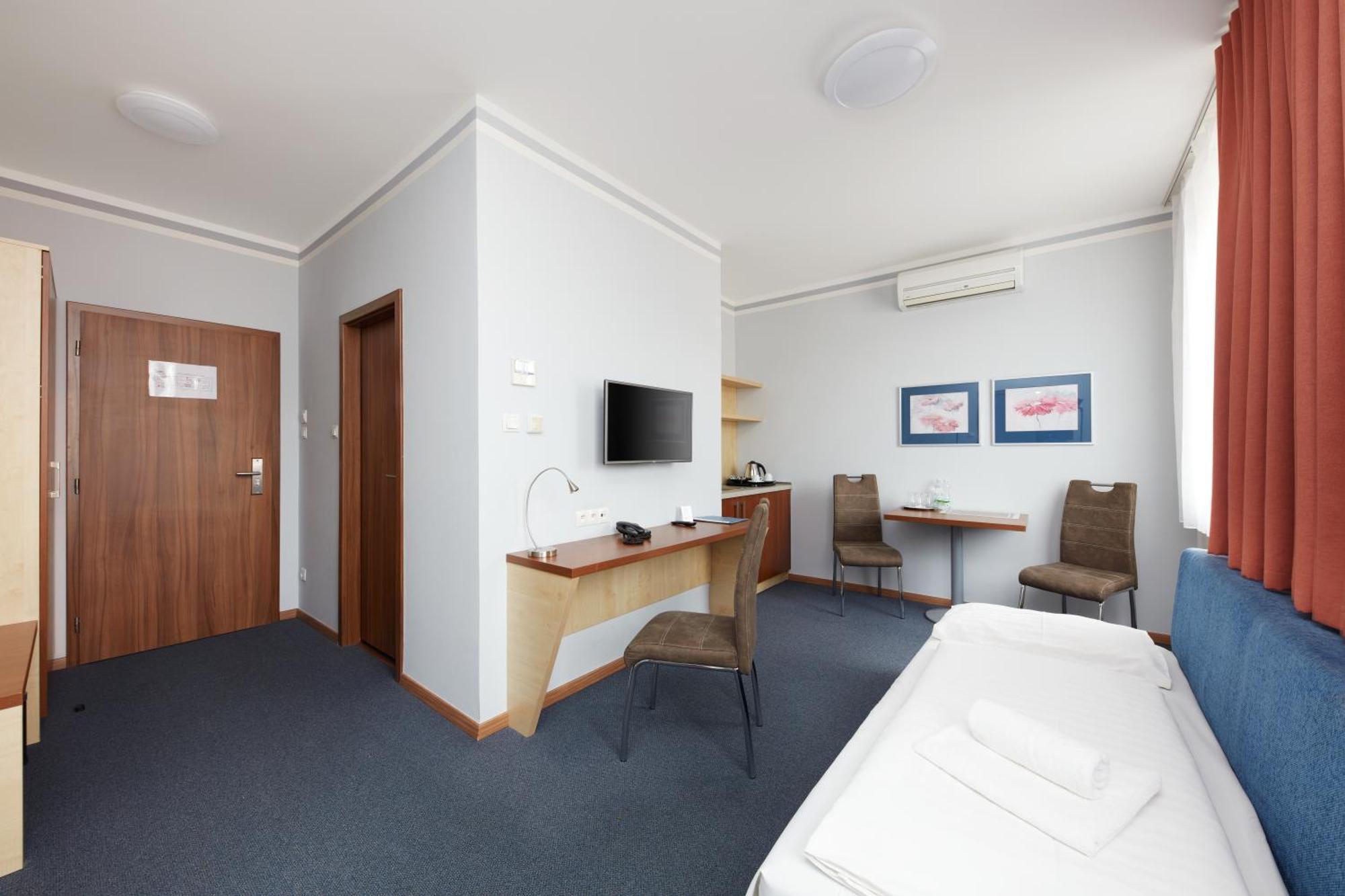 Hotel Nikolas Острава Екстер'єр фото