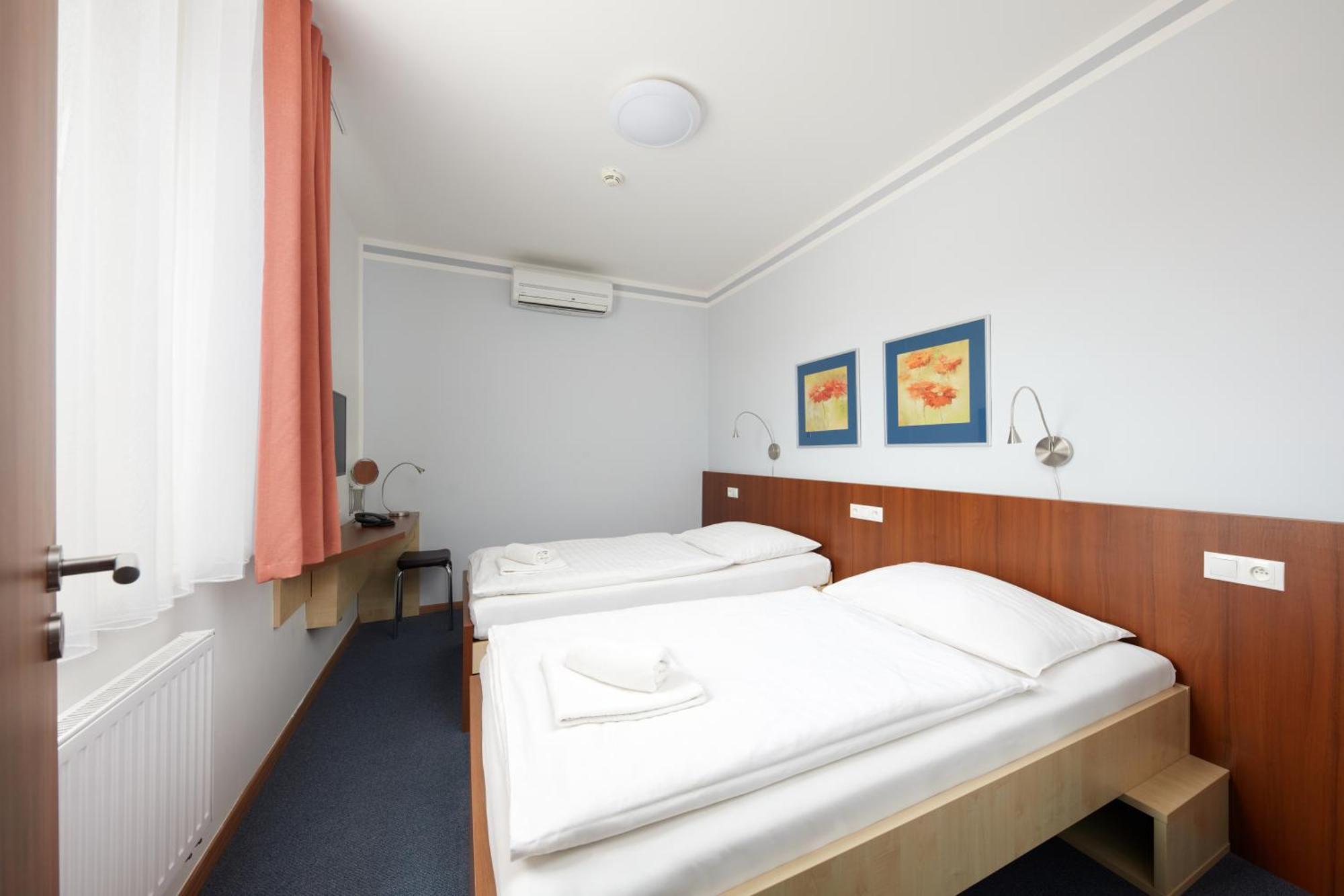 Hotel Nikolas Острава Екстер'єр фото