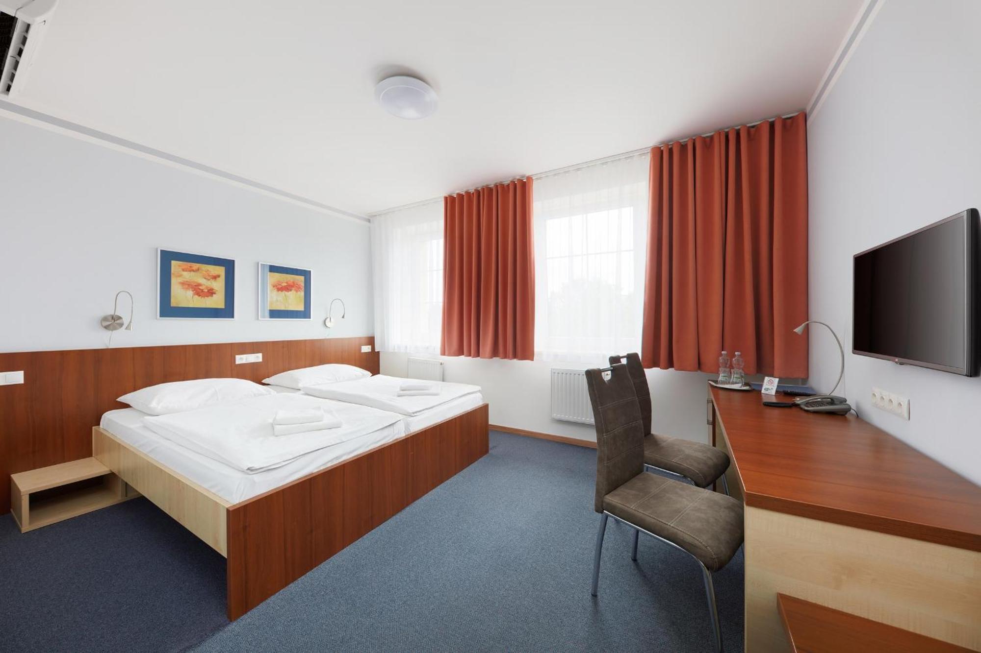 Hotel Nikolas Острава Екстер'єр фото