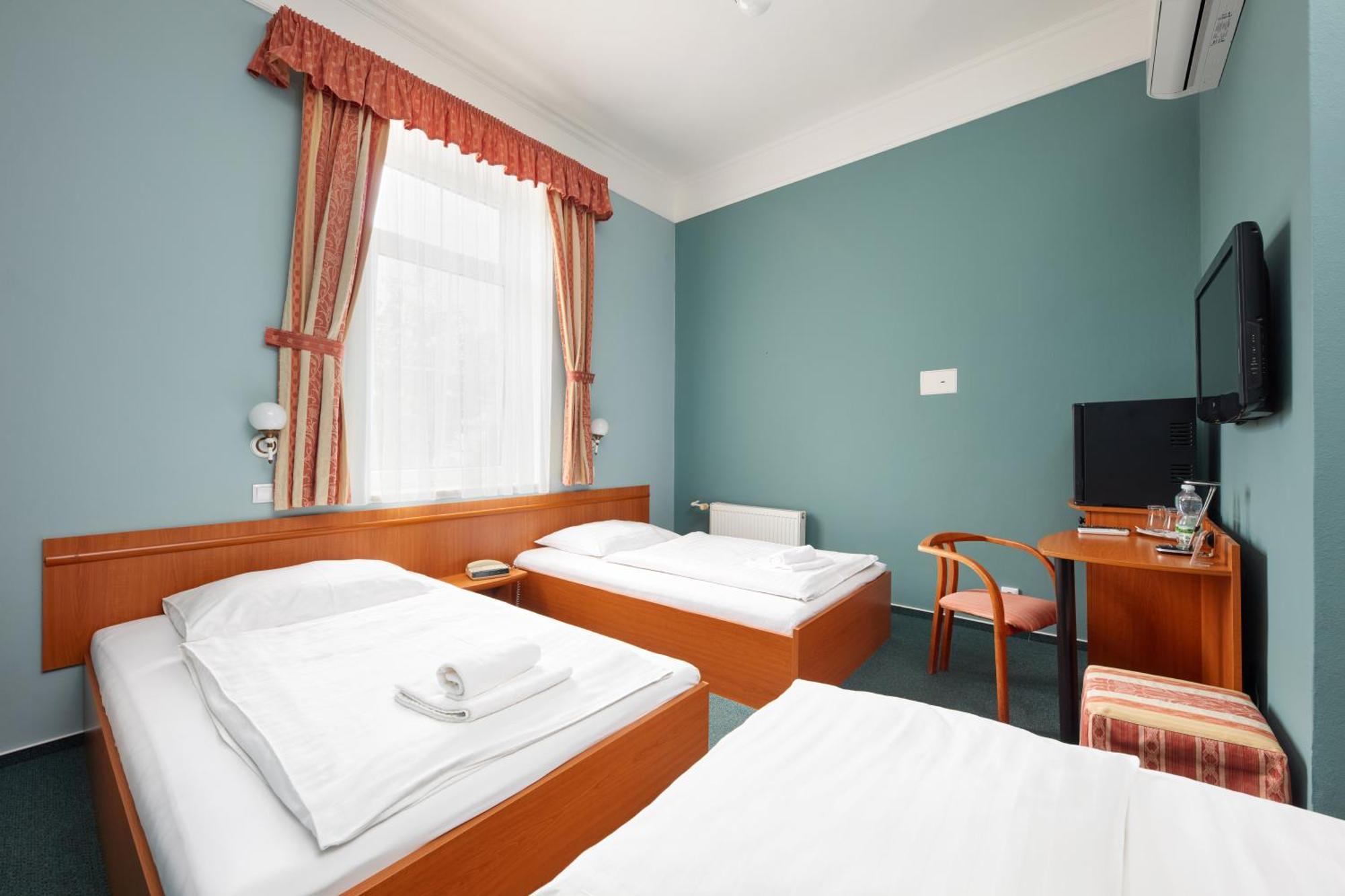 Hotel Nikolas Острава Екстер'єр фото